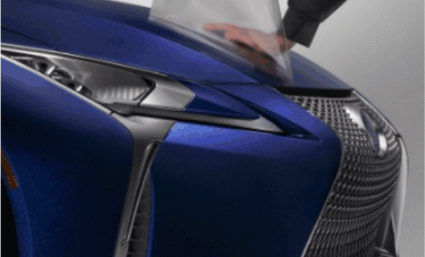 Védd meg autódat a sérülésektől – ezért hasznos a fólia a motorháztetőn